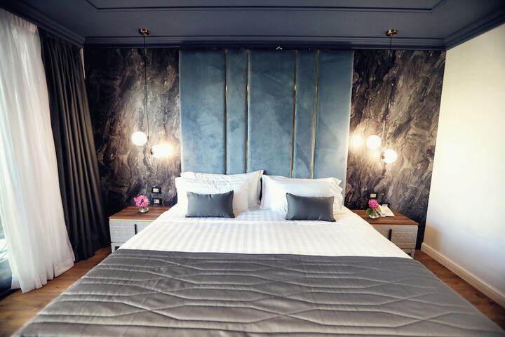 Room 32 of 107