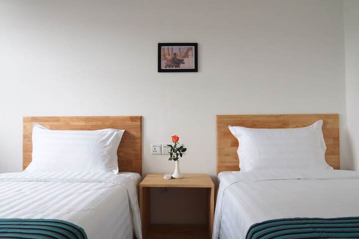 Room 4 of 33