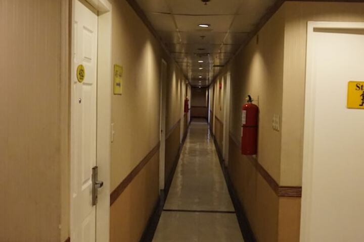 Ballroom/Hall 17 of 24