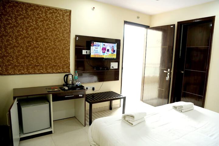 Room 7 of 34