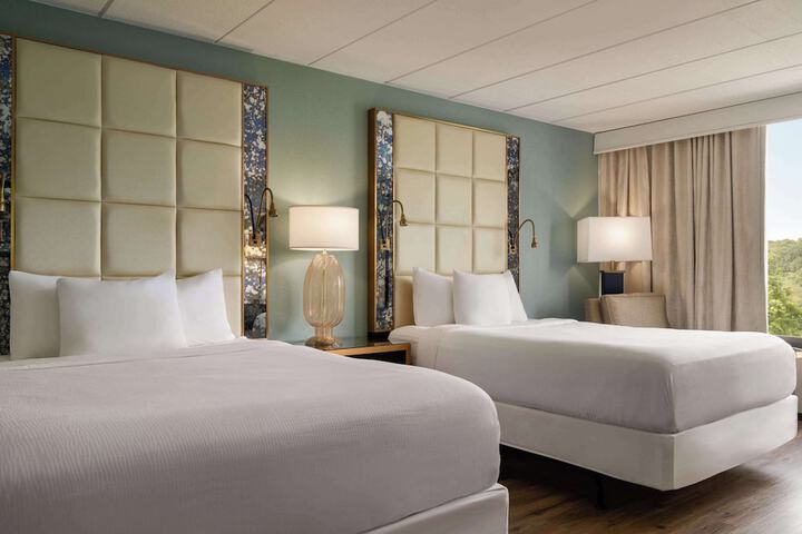2 Queen Beds (1 of 9)