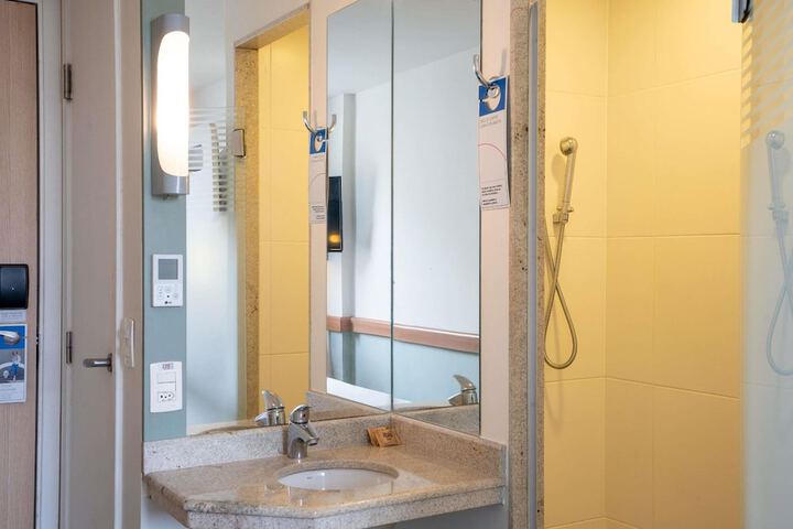 Room 44 of 74