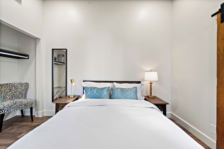 Room 8 of 191