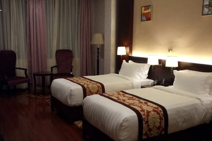 Room 17 of 34