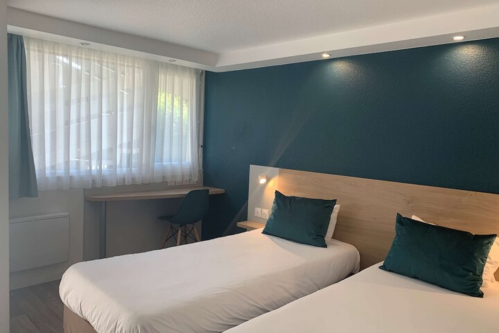 Room 11 of 30