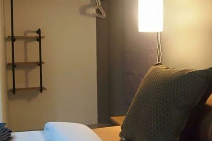 Room 10 of 20