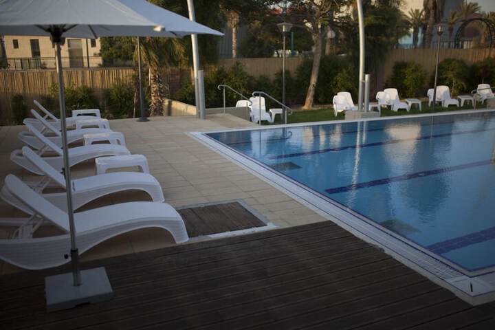 Pool 19 of 44
