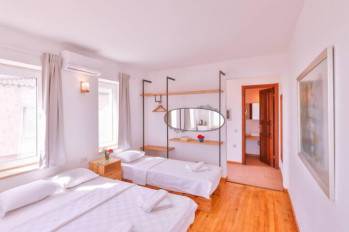 Room 5 of 87