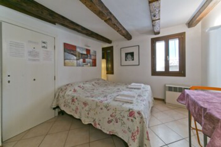 Room 16 of 19