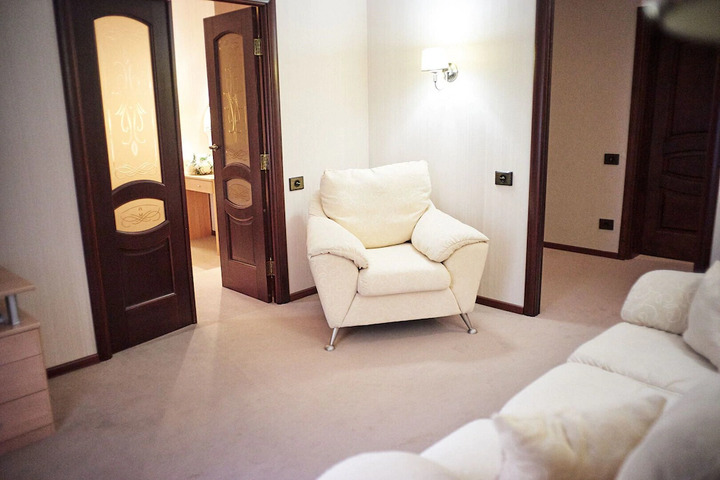 Room 5 of 9