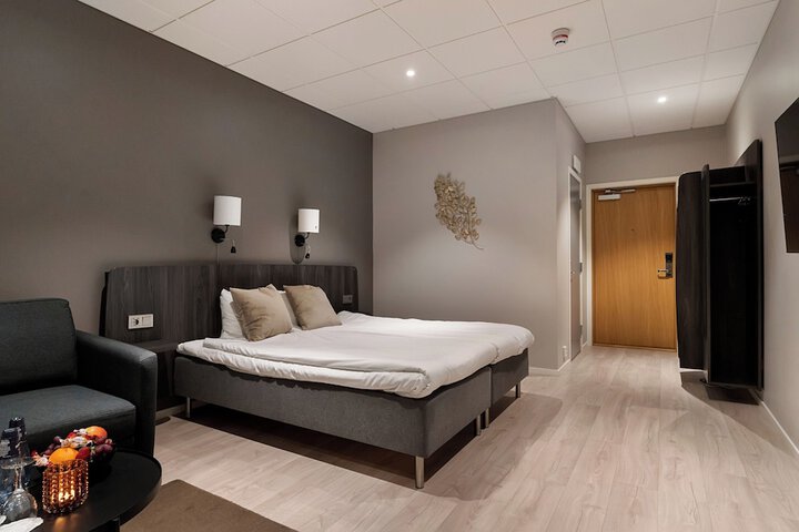 Room 9 of 36