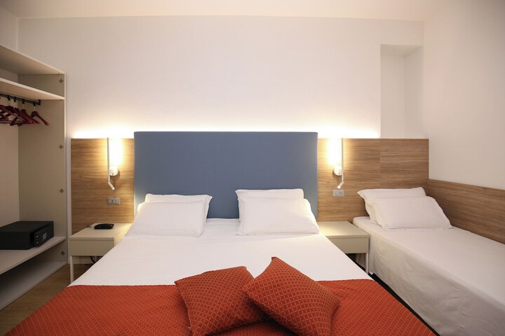 Room 153 of 221