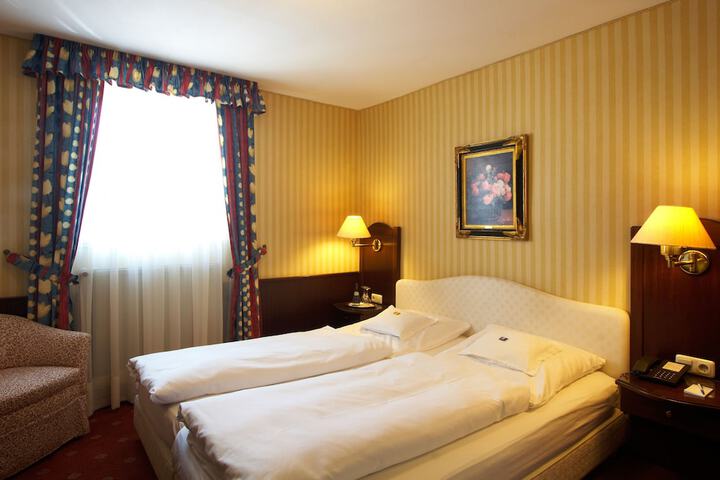 Room 5 of 47