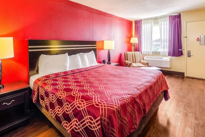 1 King Bed (6 of 12)