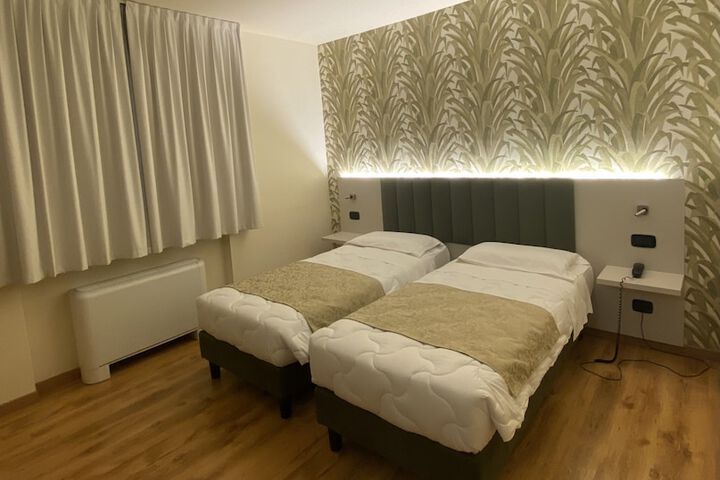 Room 16 of 51