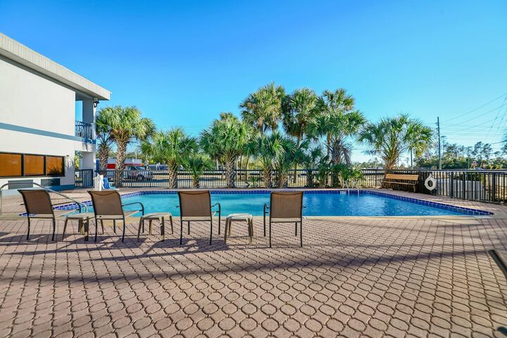 Hotel Pool
