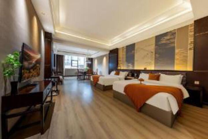 Room 7 of 9