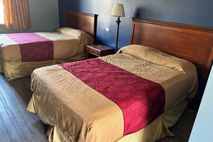 2 Double Beds (7 of 7)