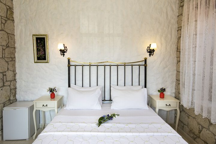 Room 9 of 38