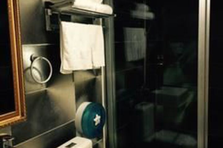 Room 7 of 32