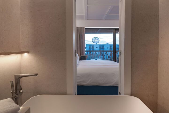 Room 37 of 61