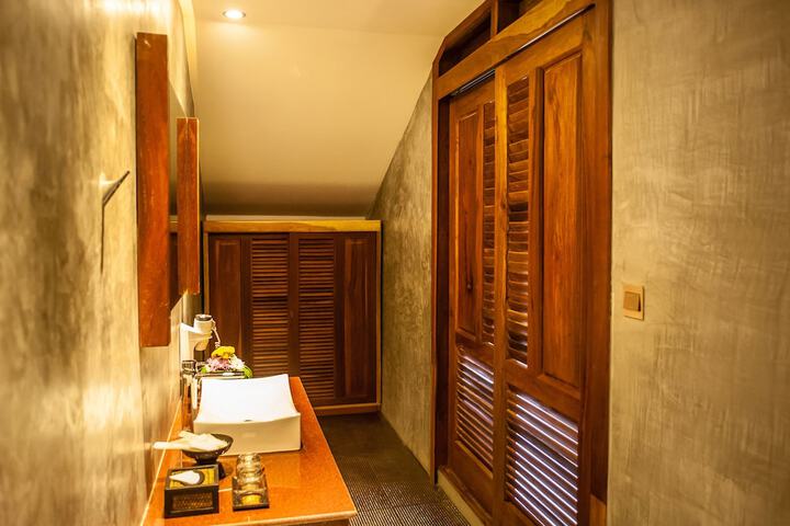 Room 53 of 157