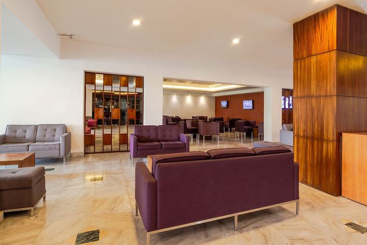 Entrance & Lobby