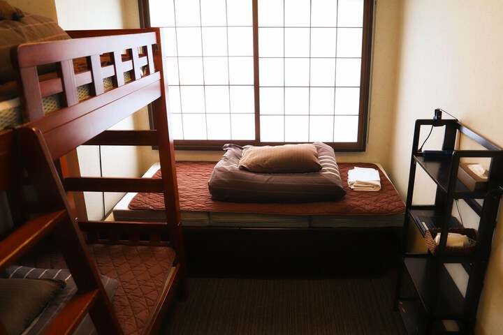 Room 13 of 64