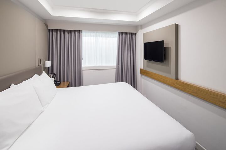 Room 15 of 103
