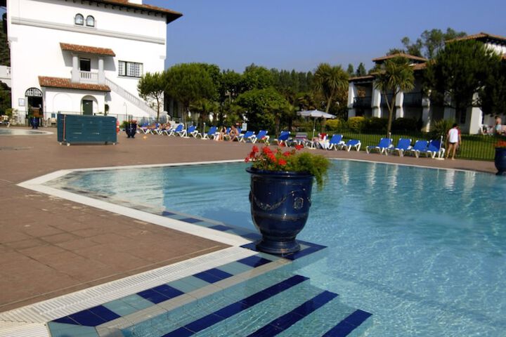 Hotel Pool