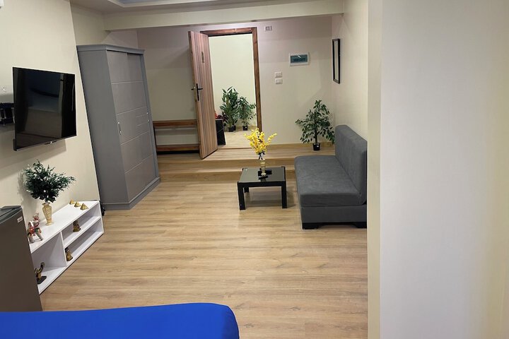 Room 10 of 196