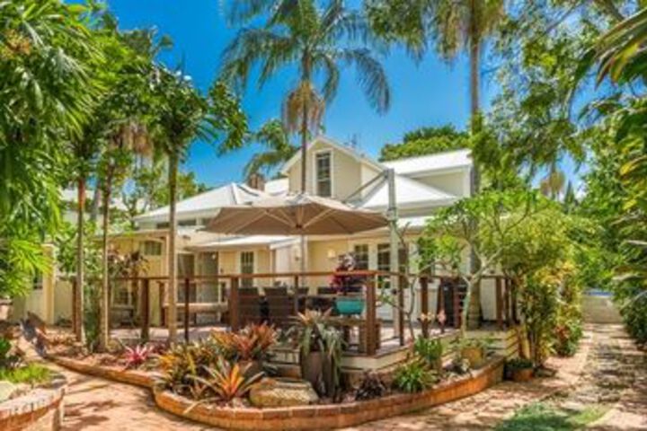 Hotel Exterior 15 of 74