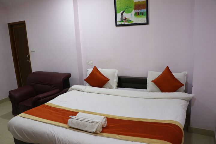 Room 6 of 33