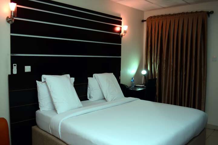 Room 4 of 37