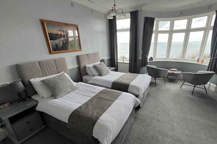 Room 27 of 44