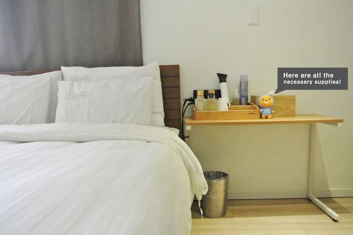 Room 9 of 28