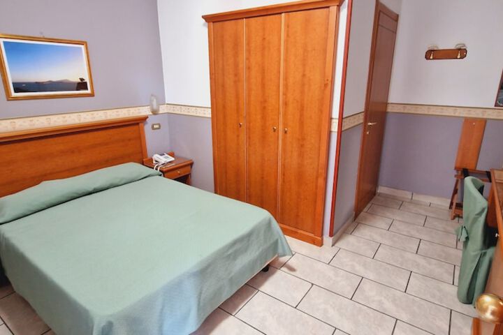 Room 9 of 22