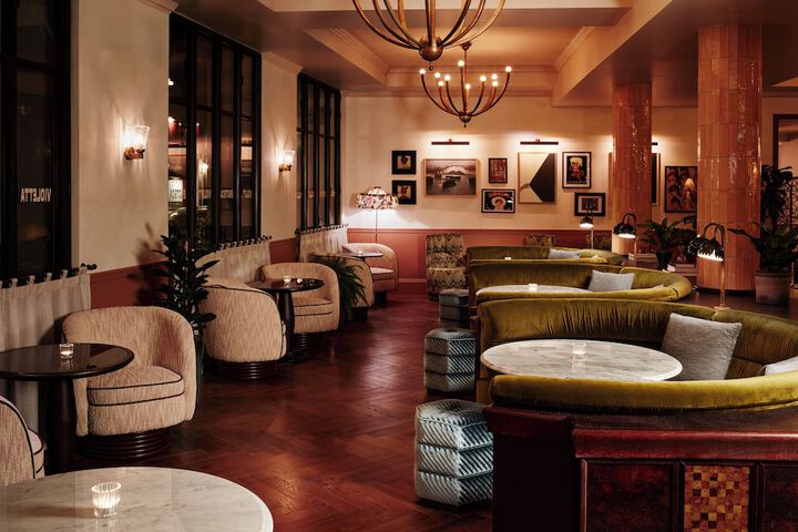 Lounge 55 of 69