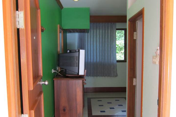 Room 16 of 33