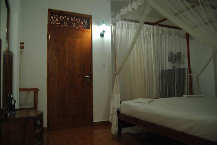 Room 4 of 17