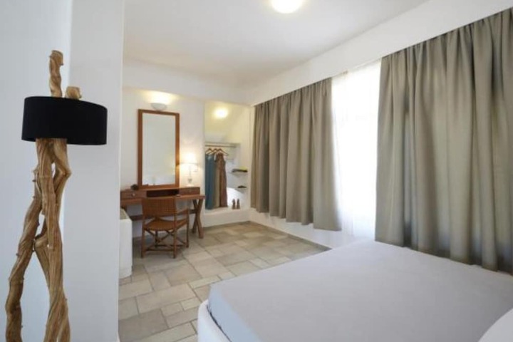 Room 13 of 76