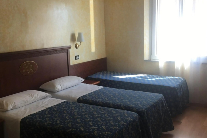 Room 7 of 19