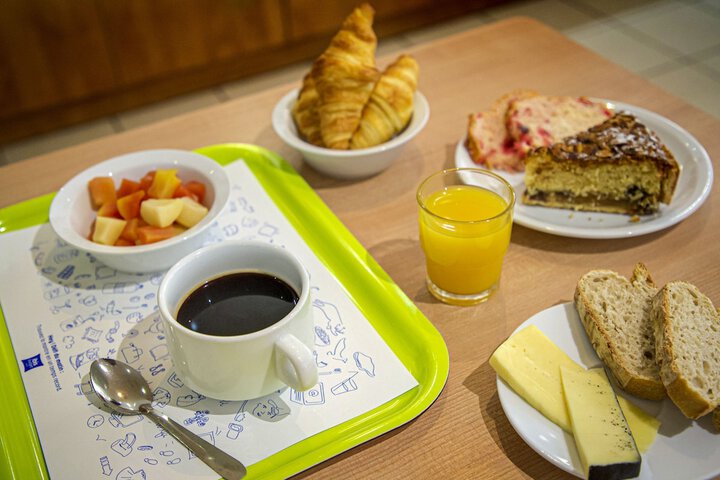 Breakfast/Coffee Service 29 of 36