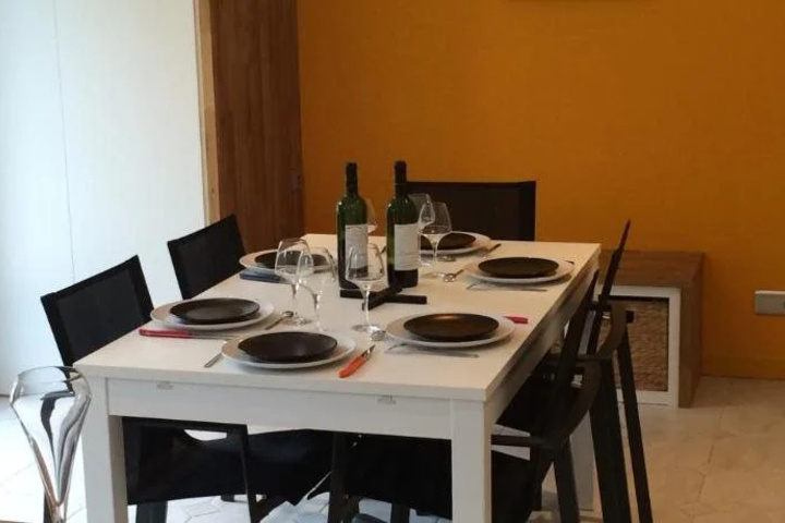 Dining 29 of 33
