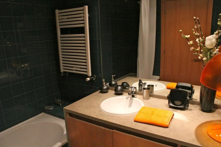 Room 7 of 12