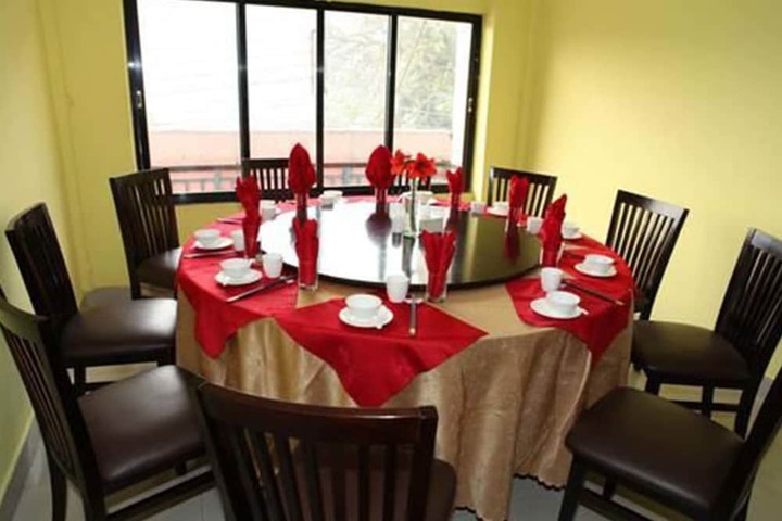 Dining 8 of 17
