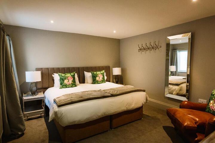 Bampton Townhouse