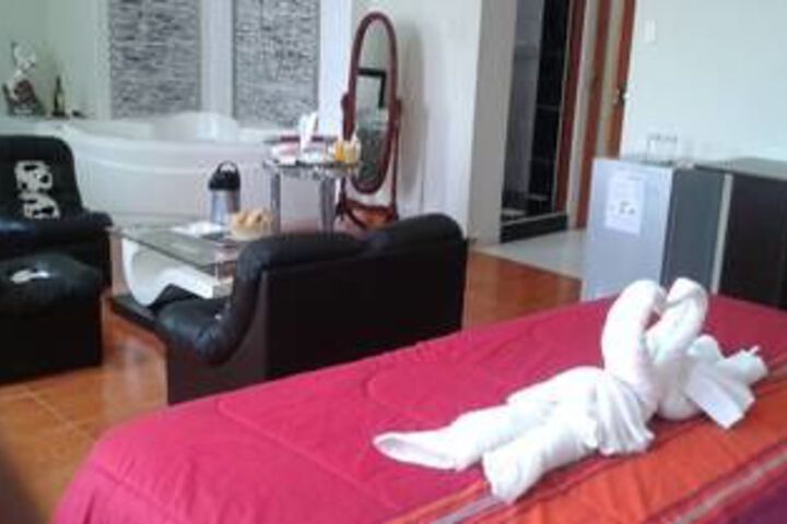 Room 13 of 16