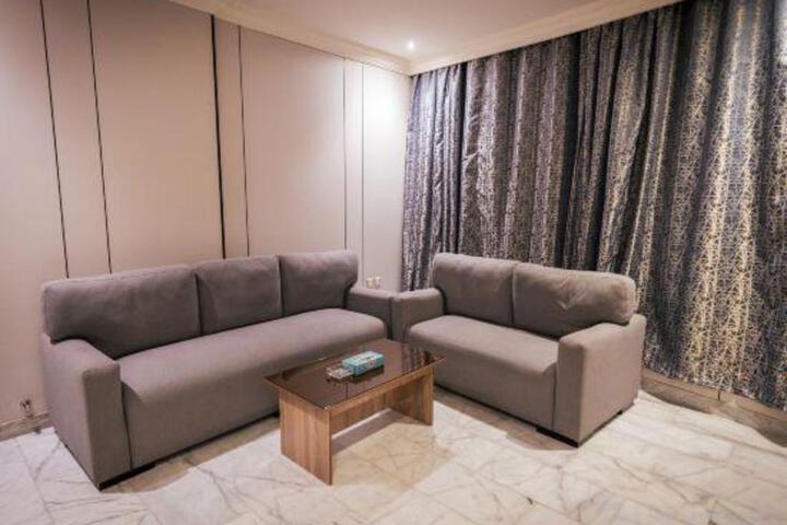 Lounge 31 of 51