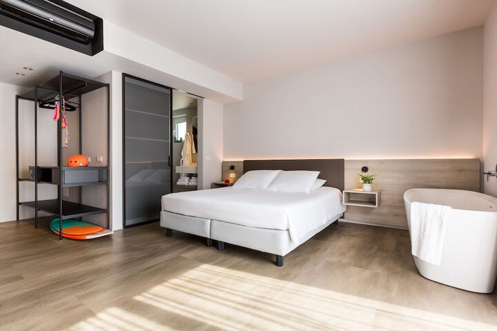 Room 26 of 119